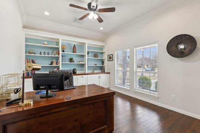 Building Photo - Luxury Living in HERITAGE! This is must se...