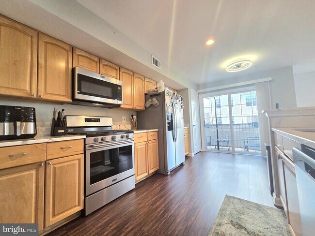 Building Photo - 1604 Post Oak Dr