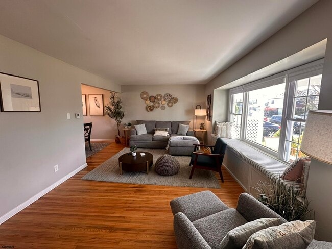 Building Photo - 611 N Delavan Ave