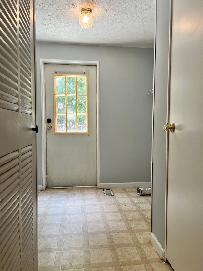 Building Photo - Spacious 3BR Home in Franklinton