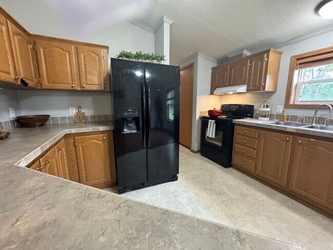 Building Photo - 215 Greenbush Dr