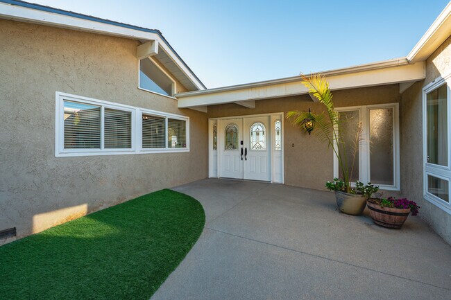 Building Photo - 11141 Limetree Dr