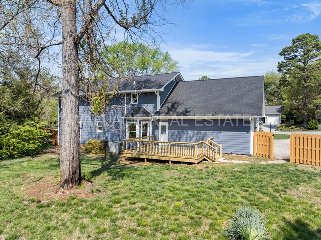 Building Photo - LOVELY 4 BEDROOM HOME...ALL FARRAGUT SCHOO...