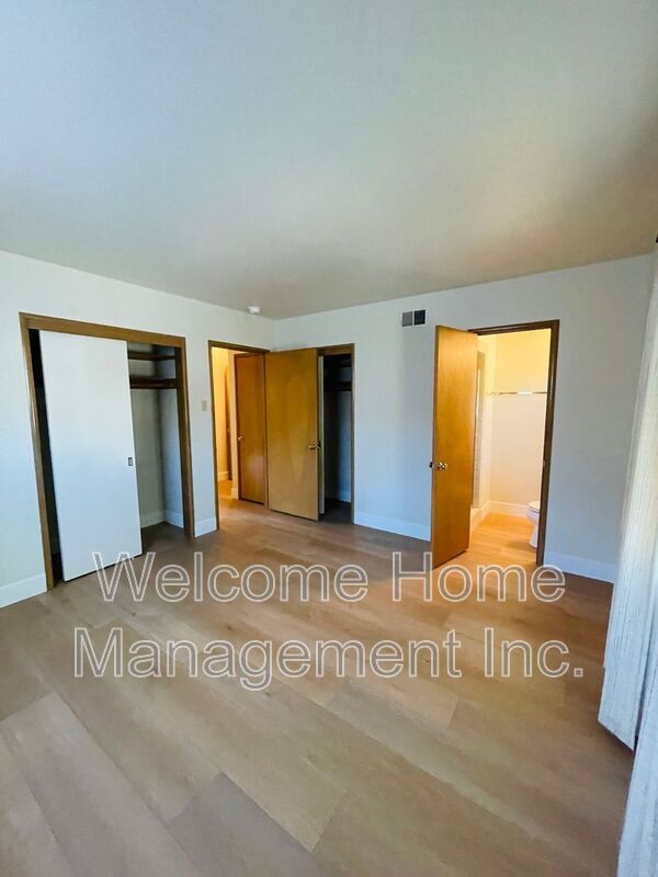 Building Photo - 3945 Euclid Ave