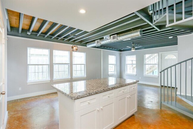 Building Photo - 4120 Beggs St
