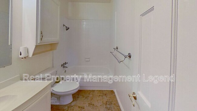Building Photo - 1824 Addington Dr