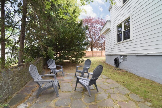 Building Photo - 120 Scarsdale Rd