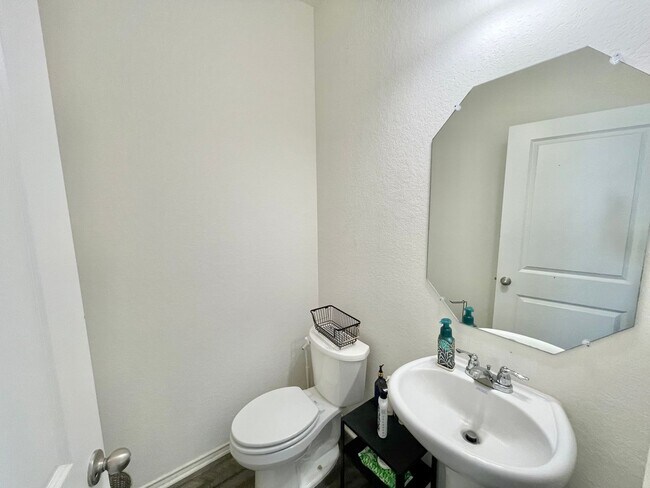 Building Photo - 4931 Jovian-