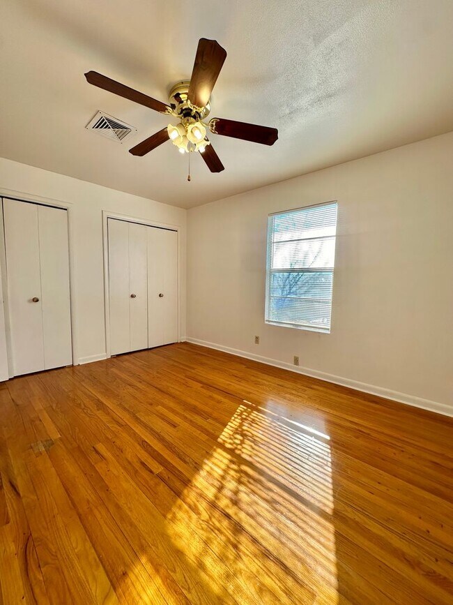 Building Photo - COMING AVAILABLE IN JULY - 3 Bedroom Home ...