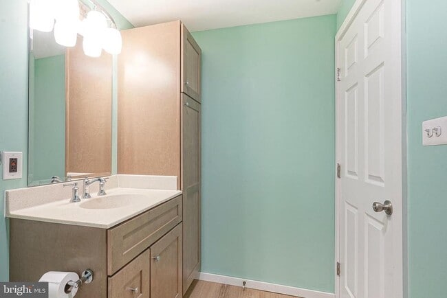 Building Photo - 19 E Millbrooke Ave