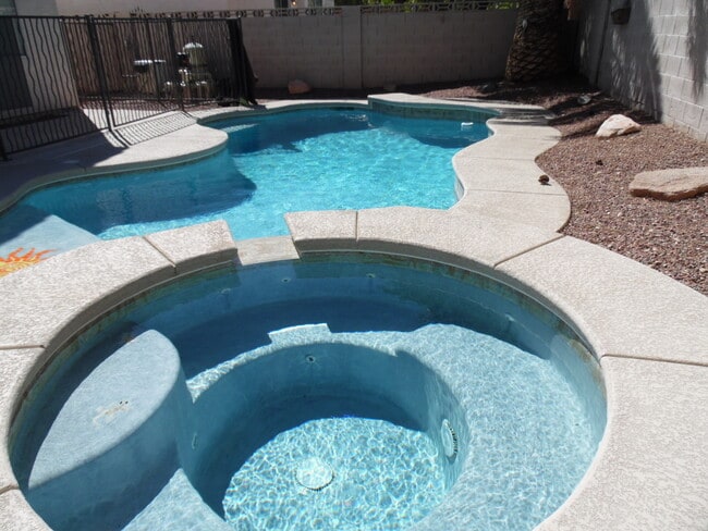 Building Photo - Desert Shores 3 bedroom with pool!