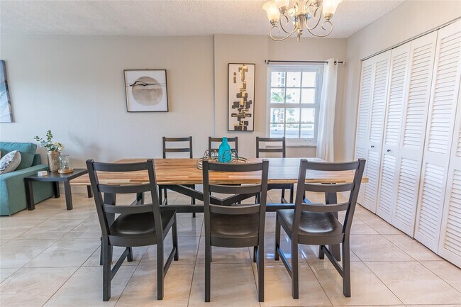 Building Photo - 401 Golden Isles Dr