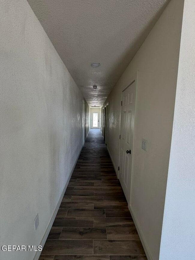 Building Photo - 102 Chama Ln