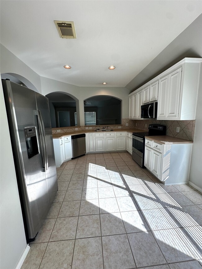 Building Photo - 22014 Gold Leaf Trail