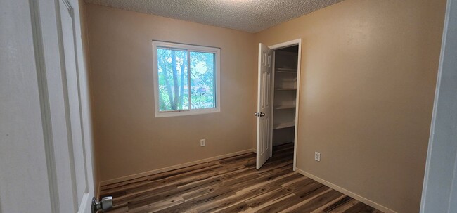 Building Photo - 1804 Greenhill Dr