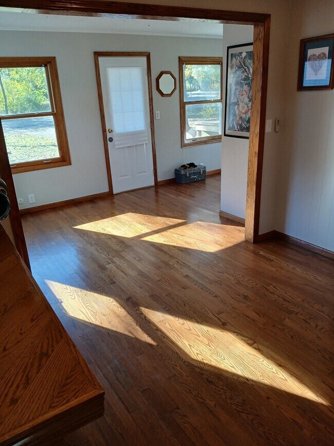 Building Photo - 112 Hazel Ct