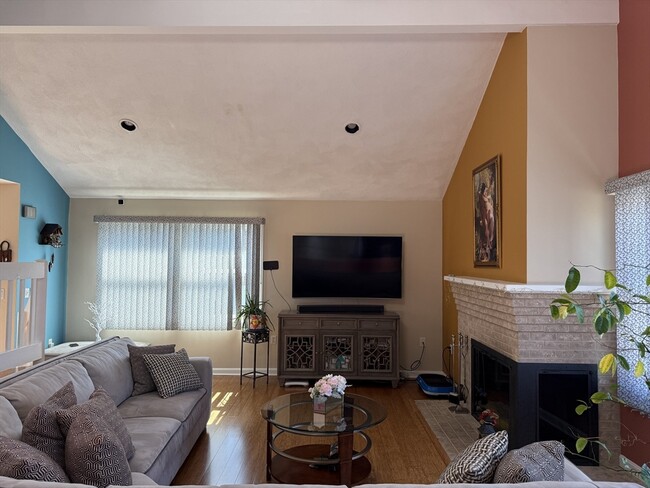 Building Photo - 1 Carnation Cir