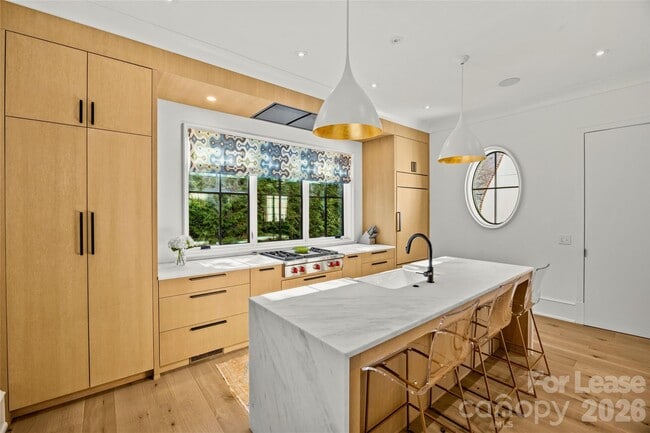 Building Photo - 2622 Chelsea Dr