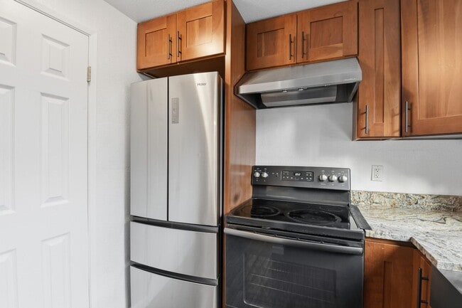 Building Photo - 2Bd/1.5Ba Bellevue Townhouse