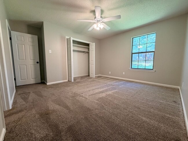 Building Photo - Buy or Lease!