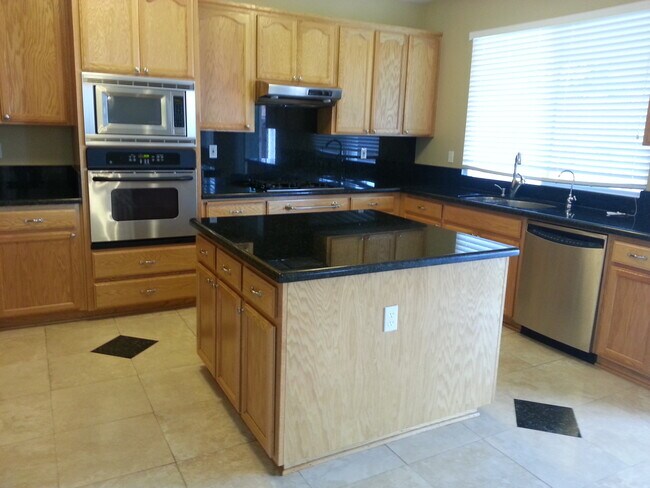 Building Photo - Lovely 5 bedroom Antioch Home