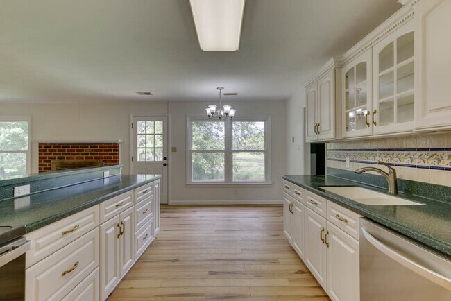 Building Photo - 2637 N Elizabeth Harbor Dr