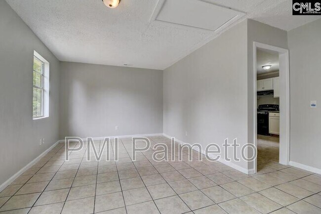 Building Photo - 329 Saddlefield Rd