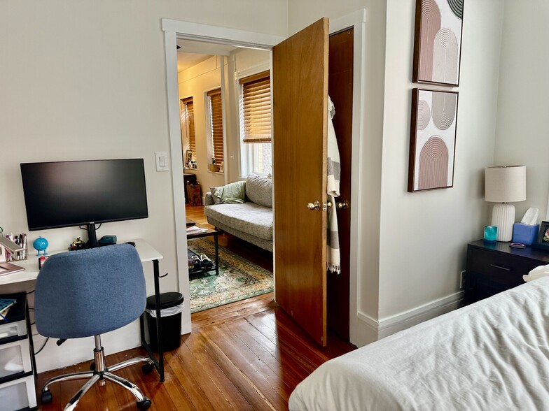 Building Photo - 108 Myrtle St