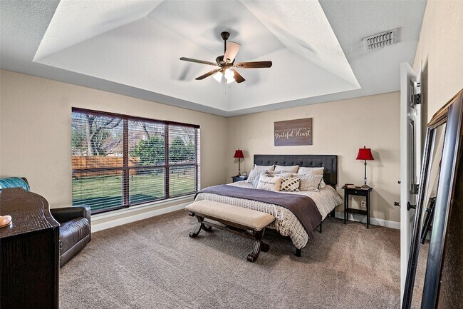 Building Photo - 8918 N Longwood Dr