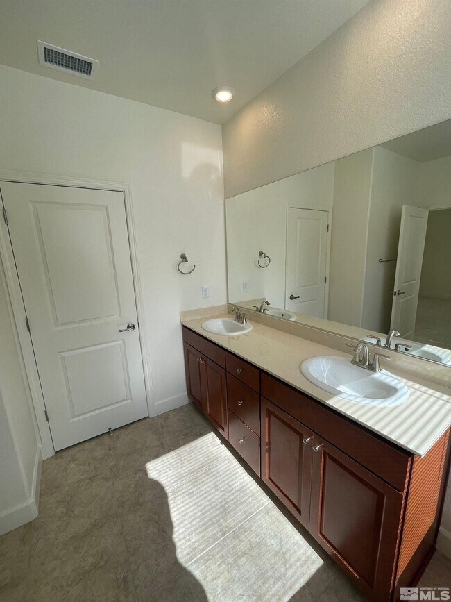 Building Photo - 7255 Rutherford Dr