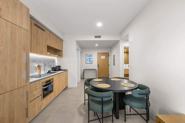 Building Photo - 11 NE 6th St