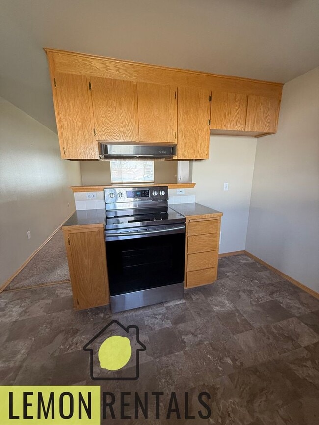 Building Photo - Three bedroom 2 bath house for rent