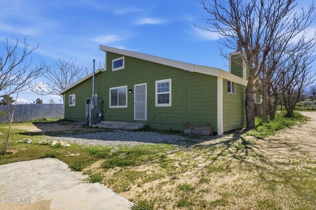 Building Photo - 13237 E Ave W 8