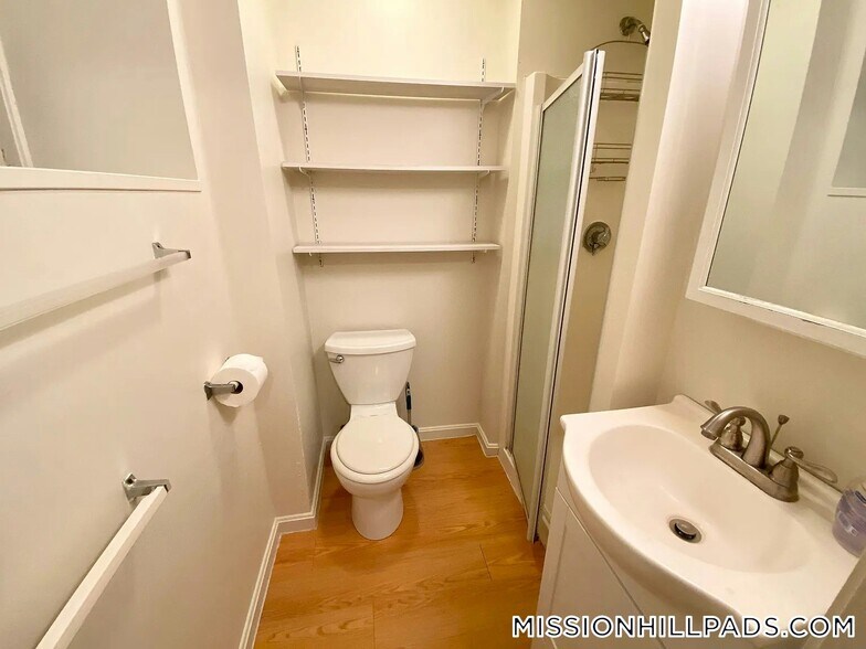 Building Photo - 2 Shepherd Ave