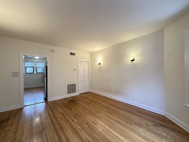 Building Photo - 4039.5 N Ashland Ave