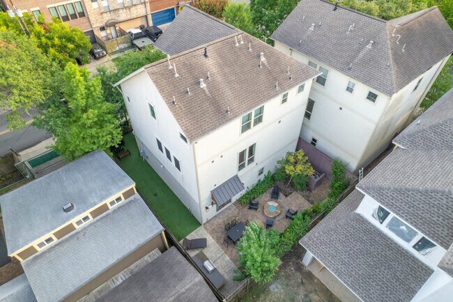 Building Photo - 2323 Woodhead St