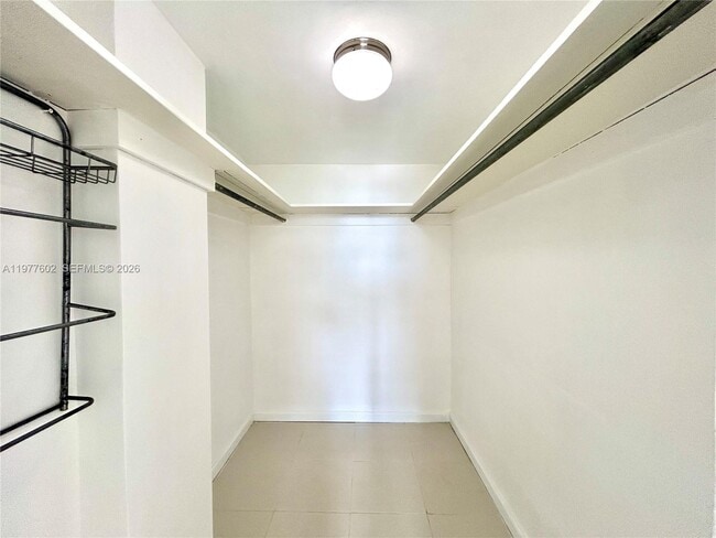 Building Photo - 9500 W Bay Harbor Dr