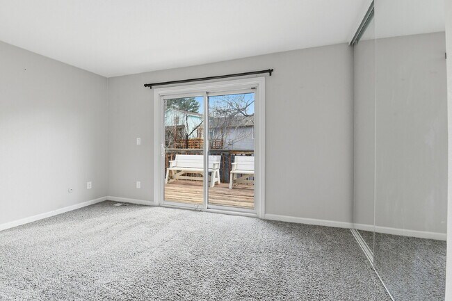 Building Photo - $2,540.95 - 4 Bed, 2 Bath Home in Aurora with Central AC, and In Unit Laundry!