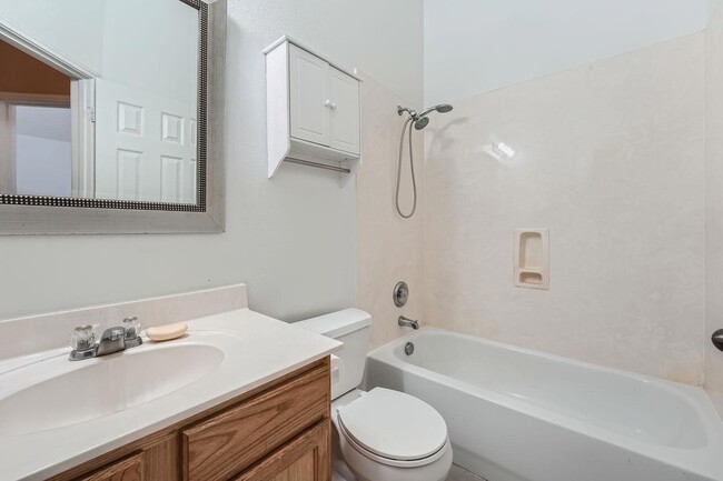 Building Photo - 1402 Weatherford Dr