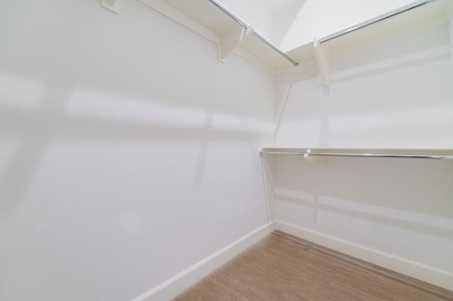 Building Photo - Fully Renovated 2 Bed, 2.5 Bath + Den Single Story Home Available NOW in Eastwood Village in Irvine!