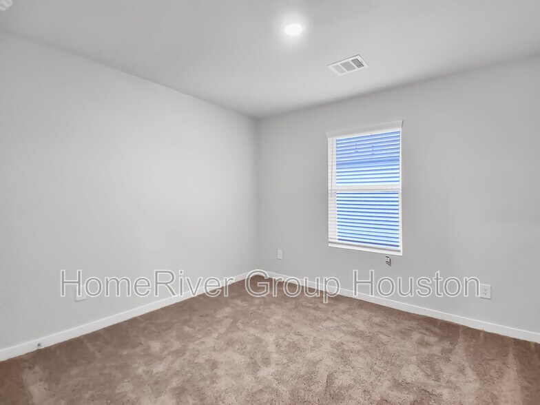 Building Photo - 17812 Lionheart Rd