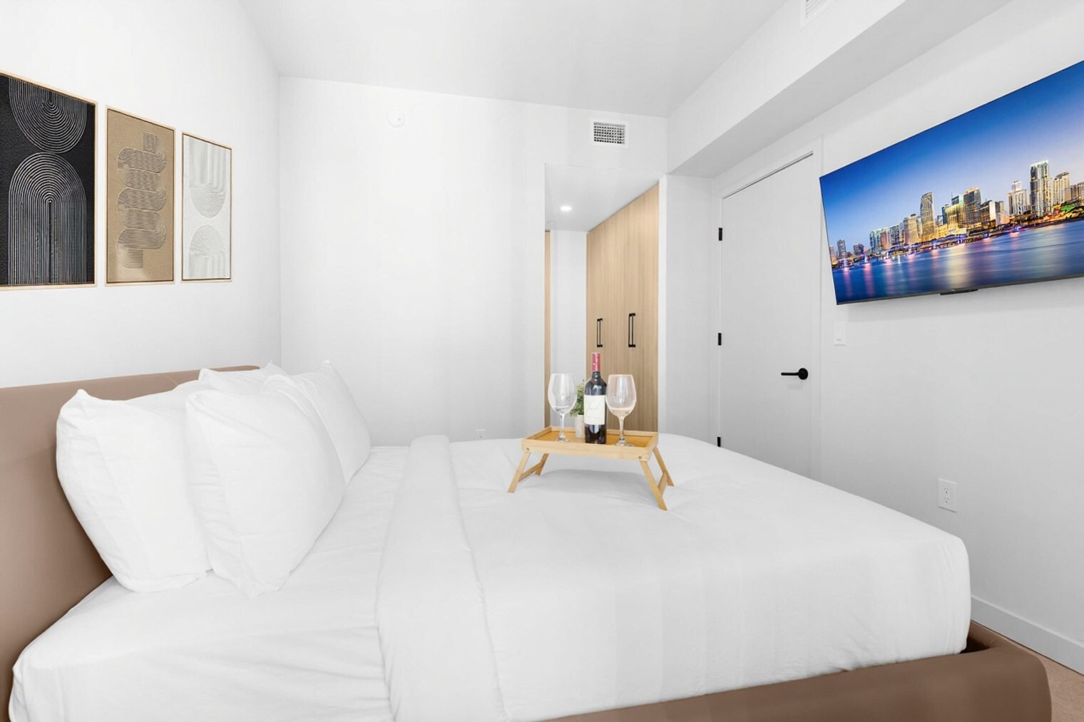 Building Photo - 501 NE 1st Ave