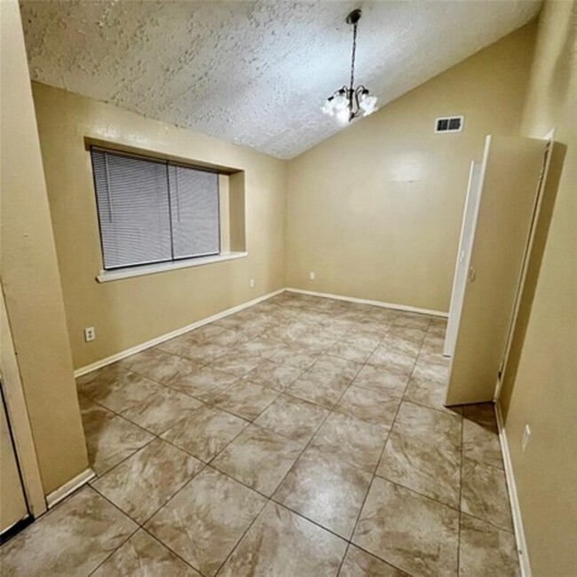 Building Photo - 3830 Westheimer Pl Dr