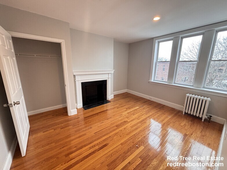 Building Photo - 76 Egmont St