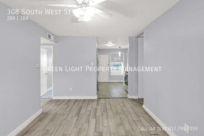Building Photo - 308 S W St