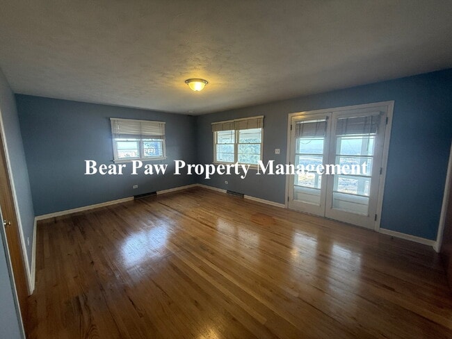 Building Photo - Views for Miles!!