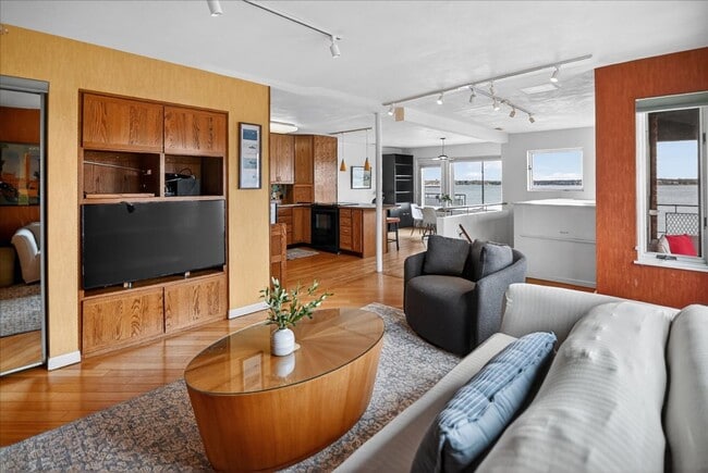 Building Photo - Urban Oasis on the Lake- Condo in Downtown Madison