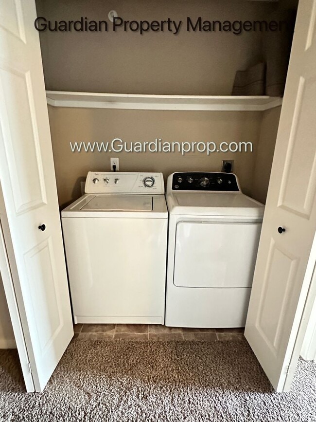 Building Photo - Champlin Town Home, 2 Car Garage, Balcony,...