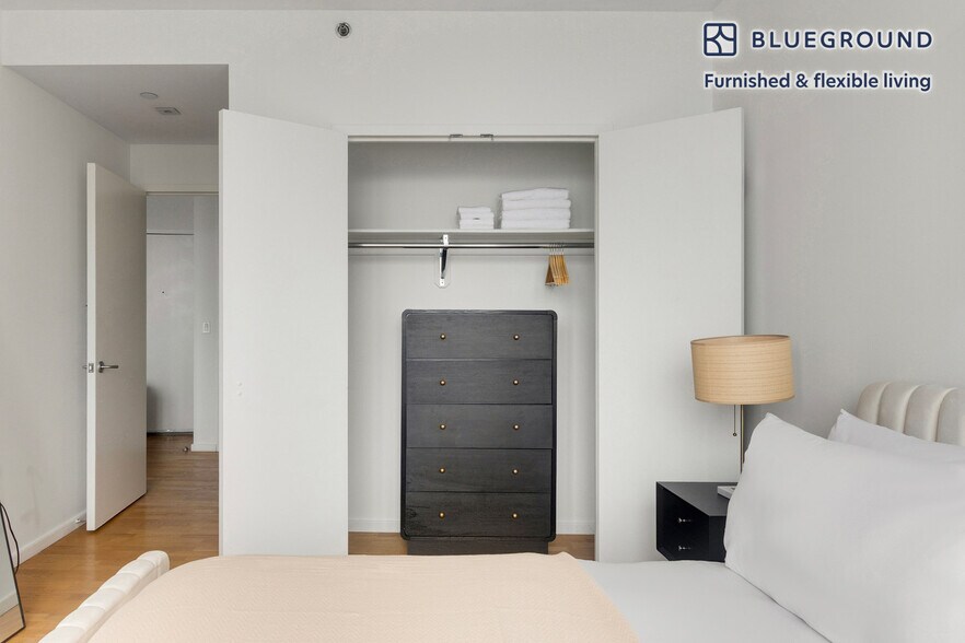 Building Photo - 635 W 42nd St