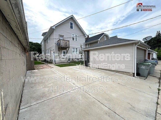 Building Photo - 2728 N 47th St